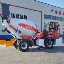 Il motore utilizzato 9000kg di Yuchai della betoniera pone freno il peso 6 metri di camion mescolantesi di carico di auto nuovissimo