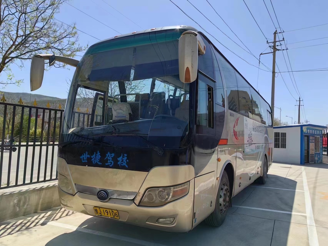 Porte dei sedili del bus 47 della seconda mano le doppie che sigillano il colore dorato del condizionatore d'aria della finestra hanno utilizzato il bus ZK6107 di Yutong