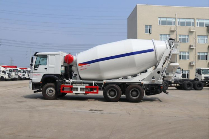 EURO concreto usato IV del camion del miscelatore di cemento del modello LHD Sinotruck Howo dell'azionamento dei camion 6×4 che carica 8 tonnellate