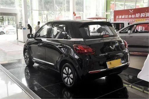 Nuovo Veicolo Energico Uno Start Wuling Bingo 4 Sedie Auto Puro Modello Elettrico 333KM