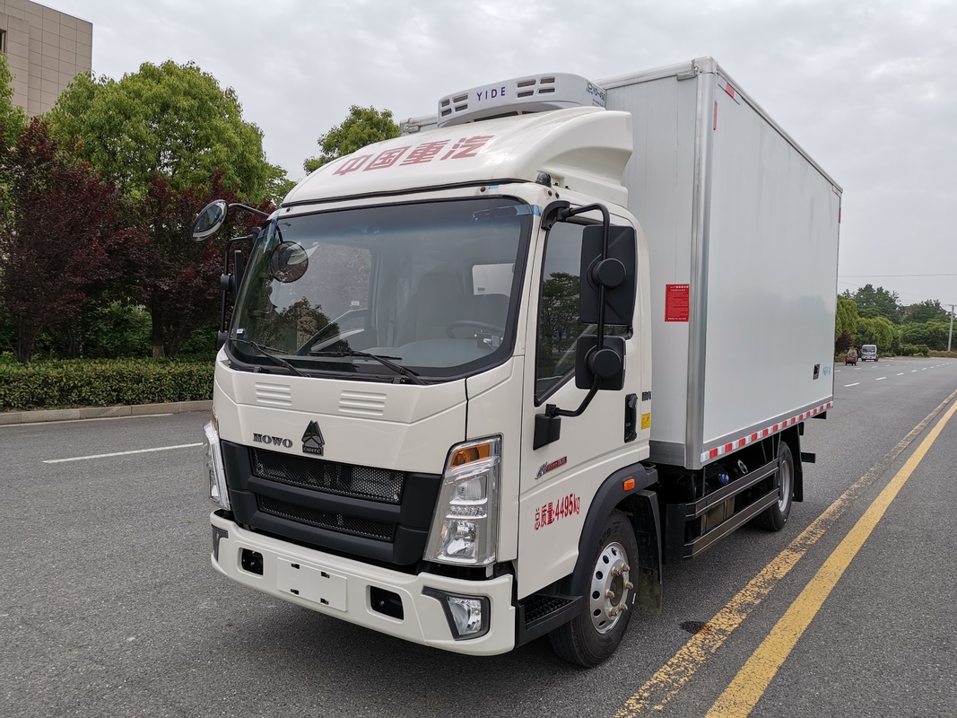 Camion da 160 CV con refrigerazione Howo 18 Cubico Motore Van Weichai 4*2 Modalità di guida