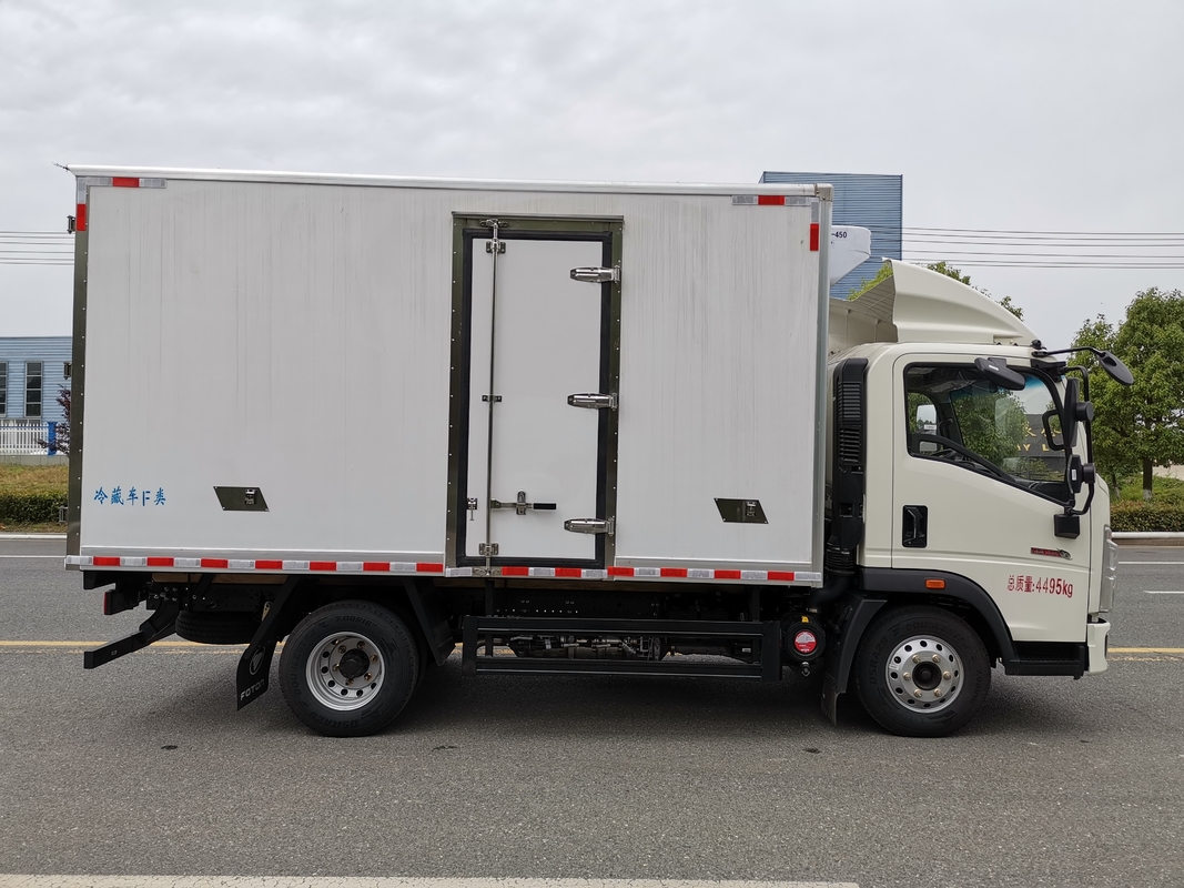 Camion da 160 CV con refrigerazione Howo 18 Cubico Motore Van Weichai 4*2 Modalità di guida