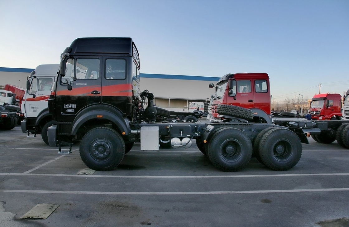 6x4 Used Tractor Truck Beiben Tractor Head 336hp Alto tetto LHD / RHD