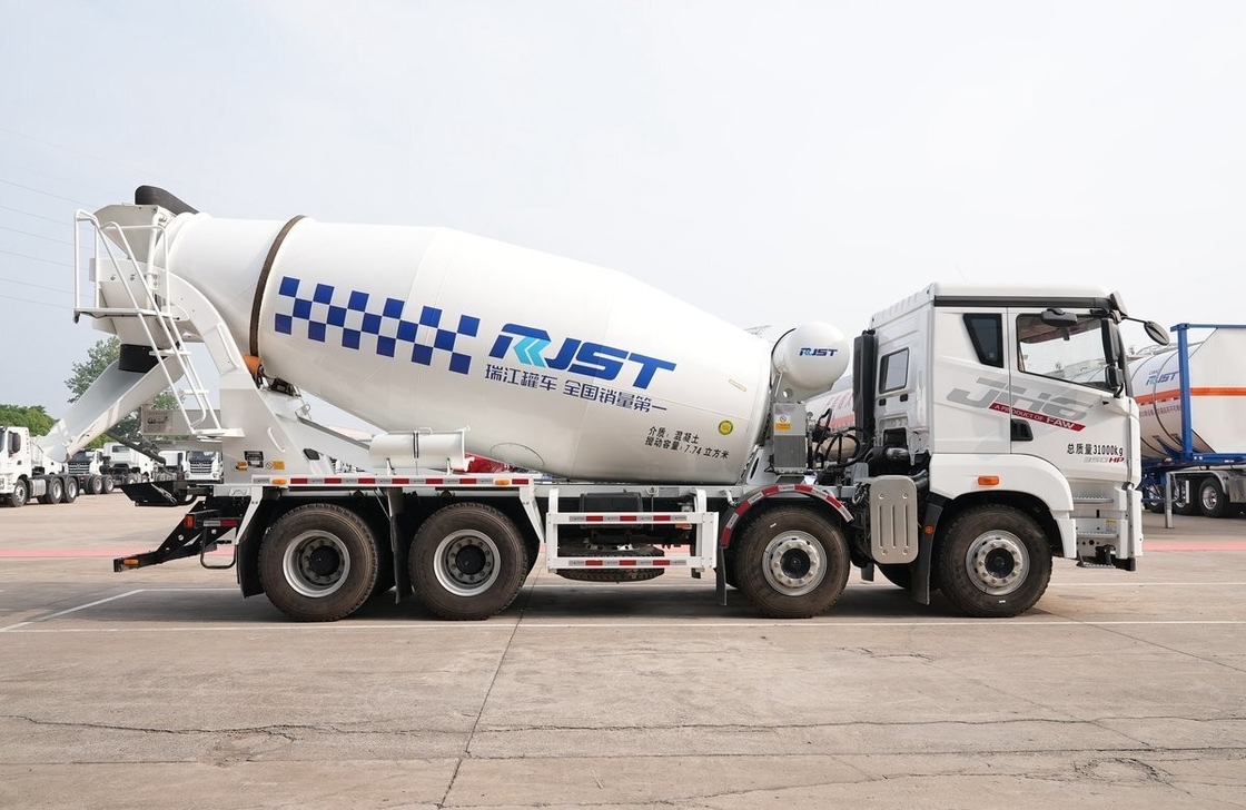 Camion di miscelazione del calcestruzzo Jiefang 8*4 modalità di guida Camion di calcestruzzo usato 7,74 cubo tetto piatto