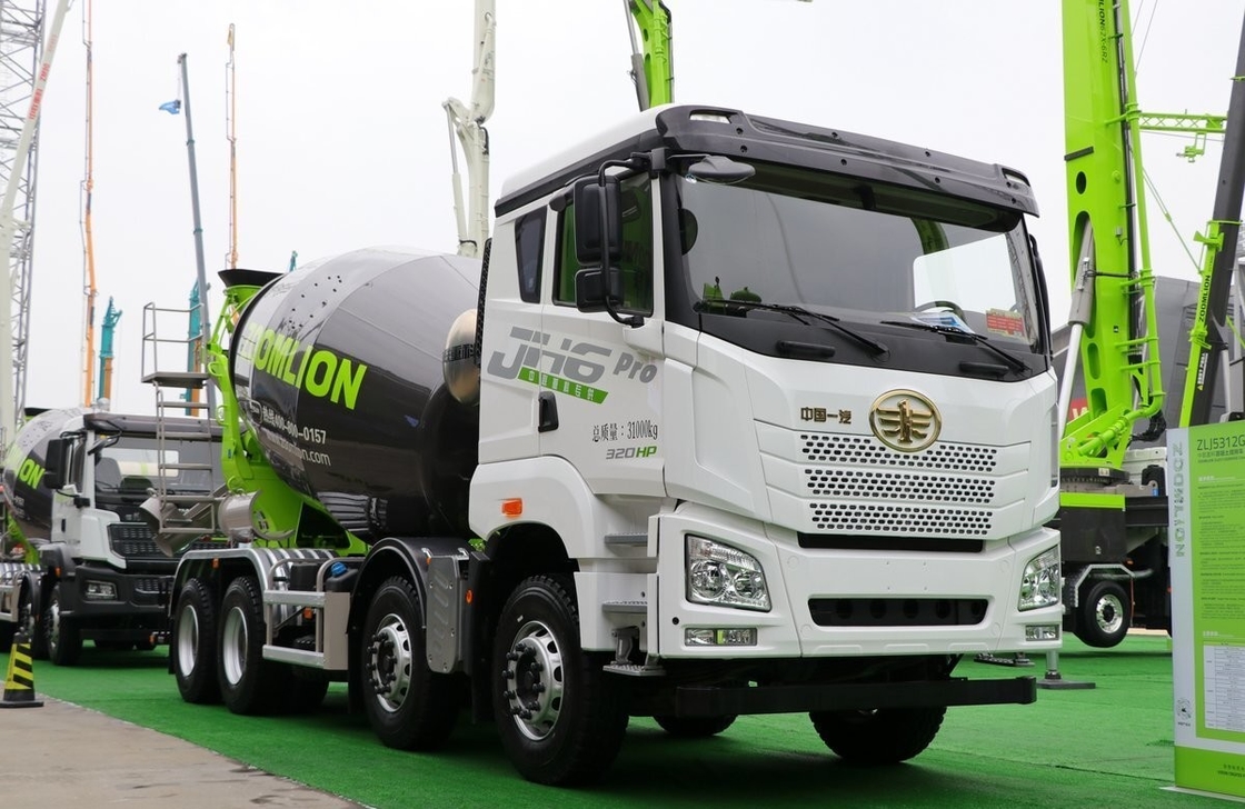 Euro 5 Jiefang Used Concrete Mixer Truck 320hp 8*4 Drive Mode 8 Cubic 12 pneumatici