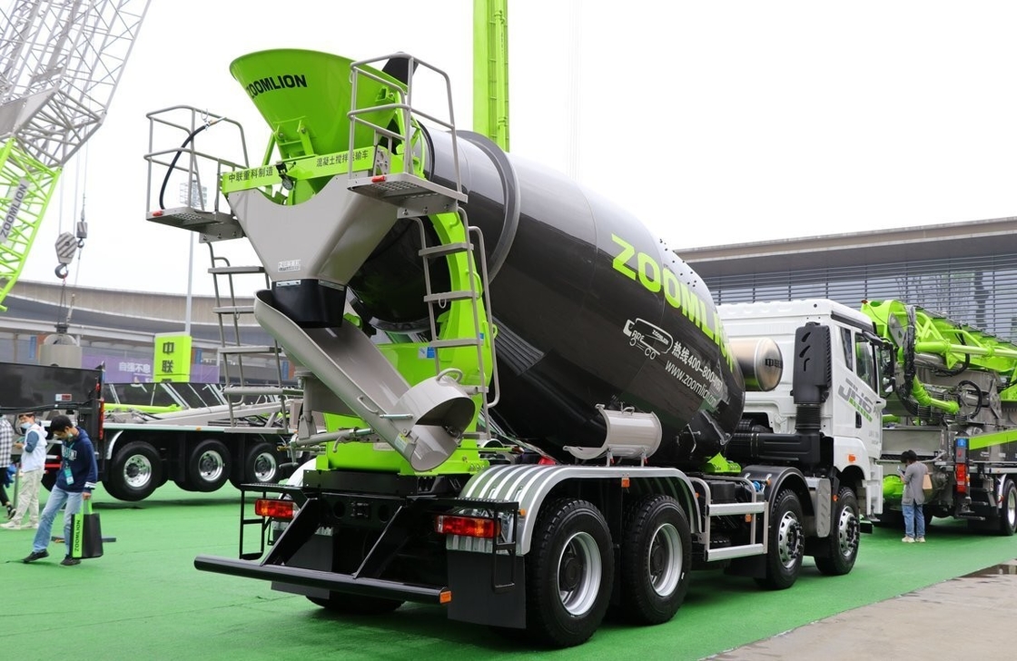 Euro 5 Jiefang Used Concrete Mixer Truck 320hp 8*4 Drive Mode 8 Cubic 12 pneumatici