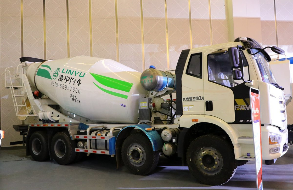 Camion di miscelazione del calcestruzzo FAW J6L Modello 8*4 Modalità di guida 8 Cisterna cubica 320 CV 4 assi