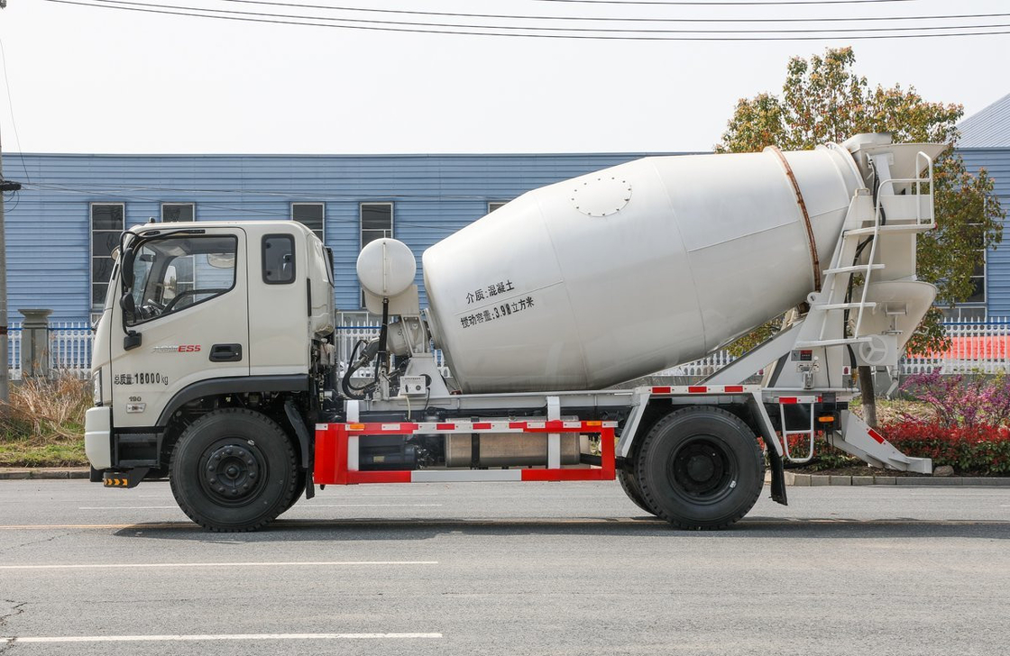 Camion per il miscelato di calcestruzzo mini Foton ES5 Bianco colore 4m3 Cisterna di miscelazione 4*2 modalità di guida