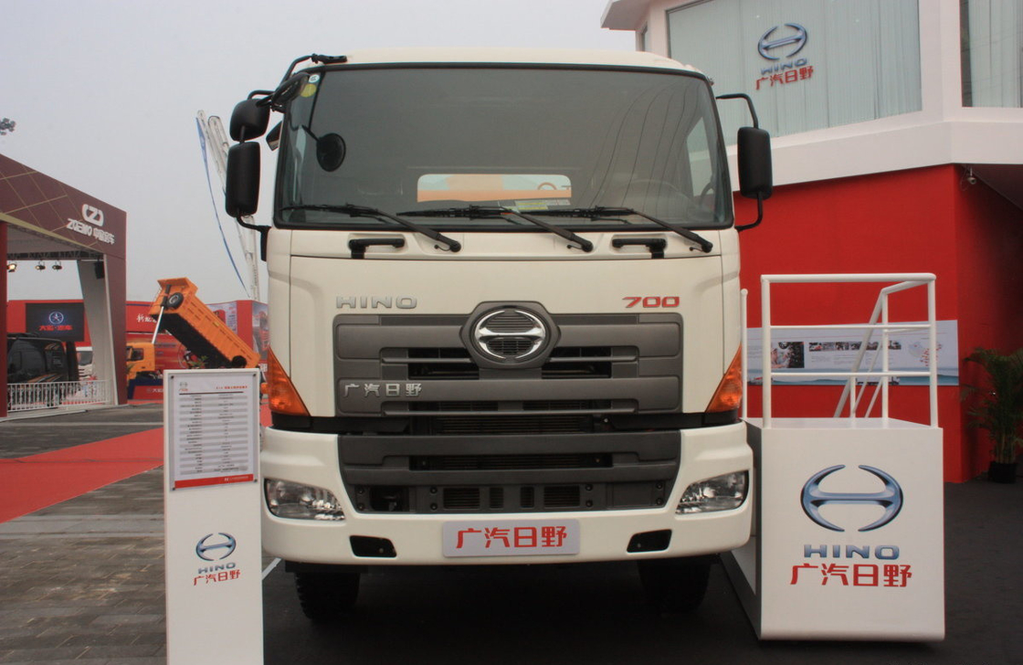 Camion Mixer di calcestruzzo 350hp Zoomlion Tanker 8*4 Hino Mixer Euro 3 Uso in Africa