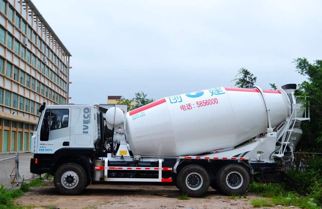 Hongyan 6*4 Iveco Piccolo Camion Mixer Concreto 5 Cubici 10 Pneumatici