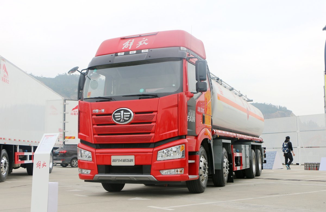 Camion petrolifero usato FAW J6P Grande cisterna Camion di carburante 11,5 metri di lunghezza 24 LHD / RHD