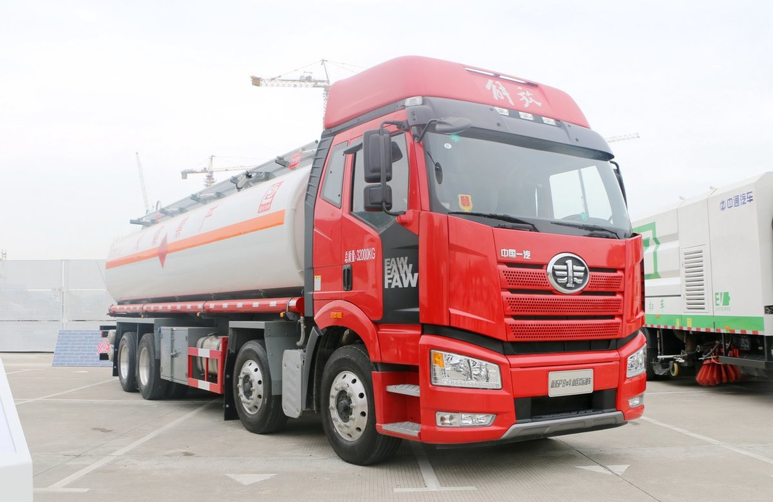 Camion petrolifero usato FAW J6P Grande cisterna Camion di carburante 11,5 metri di lunghezza 24 LHD / RHD