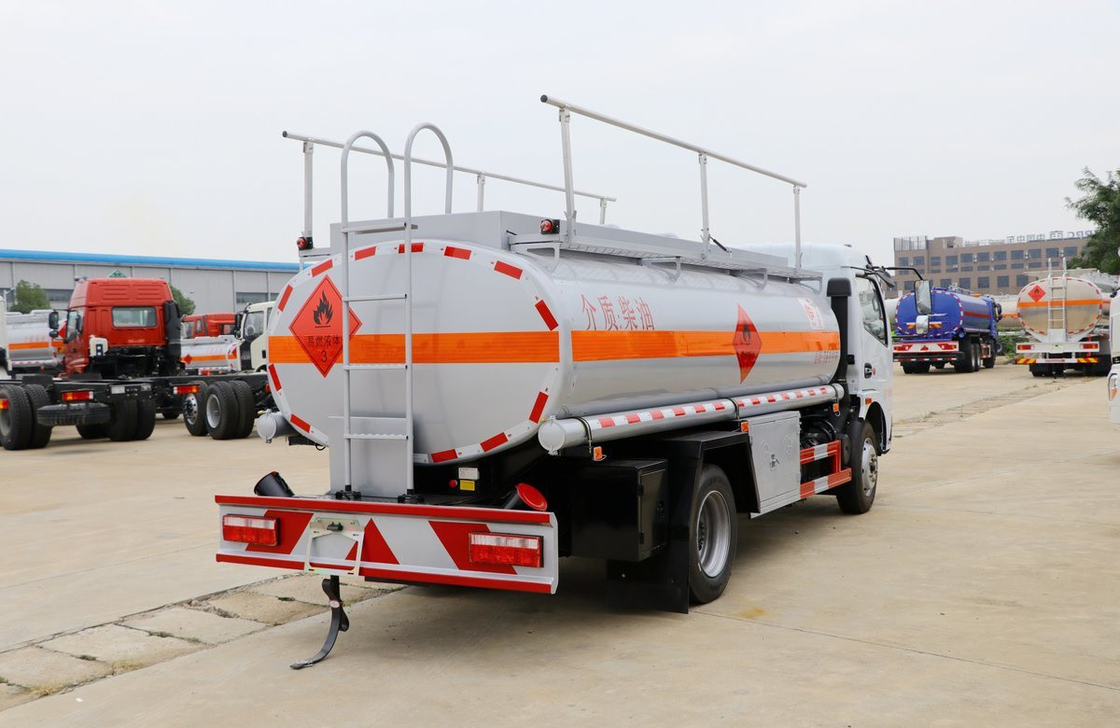 Piccolo petroliere 7.6 cubo 4*2 modalità di guida Dongfeng Nuovo camion Single cab molla foglia