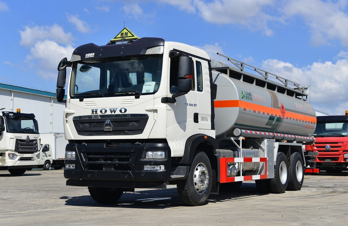 Howo Oil Truck 20 Cubic 10 pneumatici Howo TX Model Fuel Tanker 6*4 Flat Roof 350hp