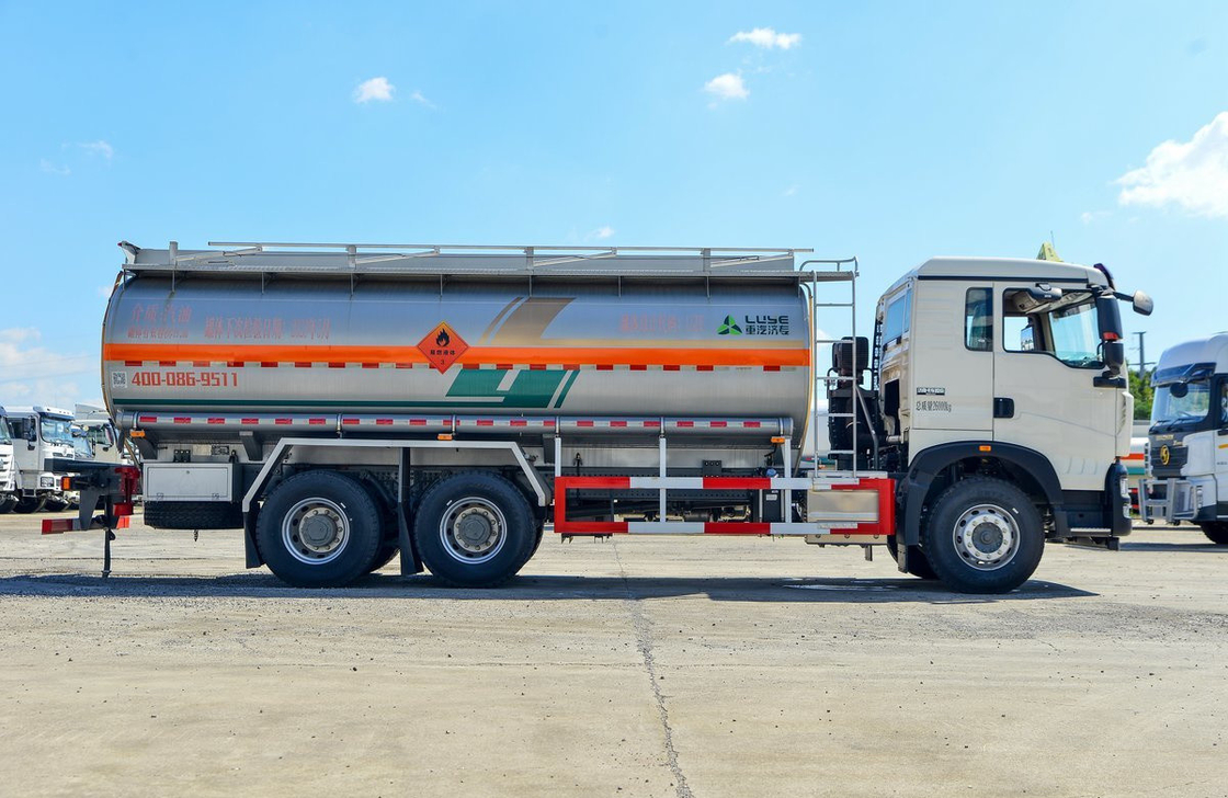 Howo Oil Truck 20 Cubic 10 pneumatici Howo TX Model Fuel Tanker 6*4 Flat Roof 350hp