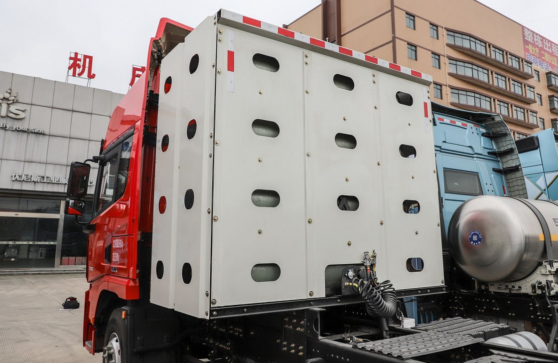 Shacman Truck 6x4 Tractor Head X5000 Modello Motore CNG 530hp Dormitore a due piani