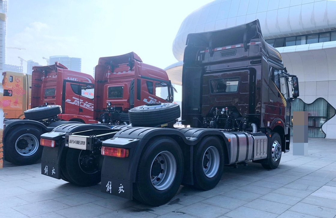 Faw Traktor Truck J6P Logistica Distribuzione 560 CV Potente motore 10 pneumatici tetto alto