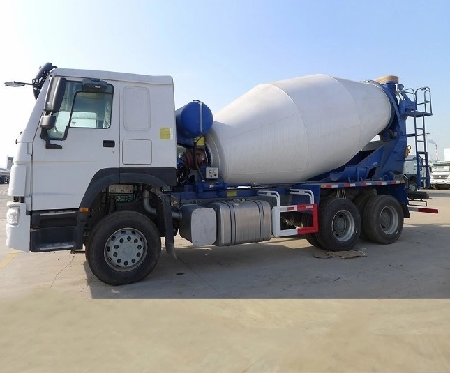 Veicolo per la miscelazione del cemento per calcestruzzo usato e nuovo Sinotruk HOWO 4X2 6X4 8cbm 10cbm 12cbm in vendita
