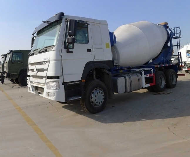 Veicolo per la miscelazione del cemento per calcestruzzo usato e nuovo Sinotruk HOWO 4X2 6X4 8cbm 10cbm 12cbm in vendita