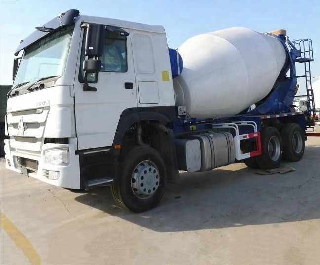 Veicolo per la miscelazione del cemento per calcestruzzo usato e nuovo Sinotruk HOWO 4X2 6X4 8cbm 10cbm 12cbm in vendita