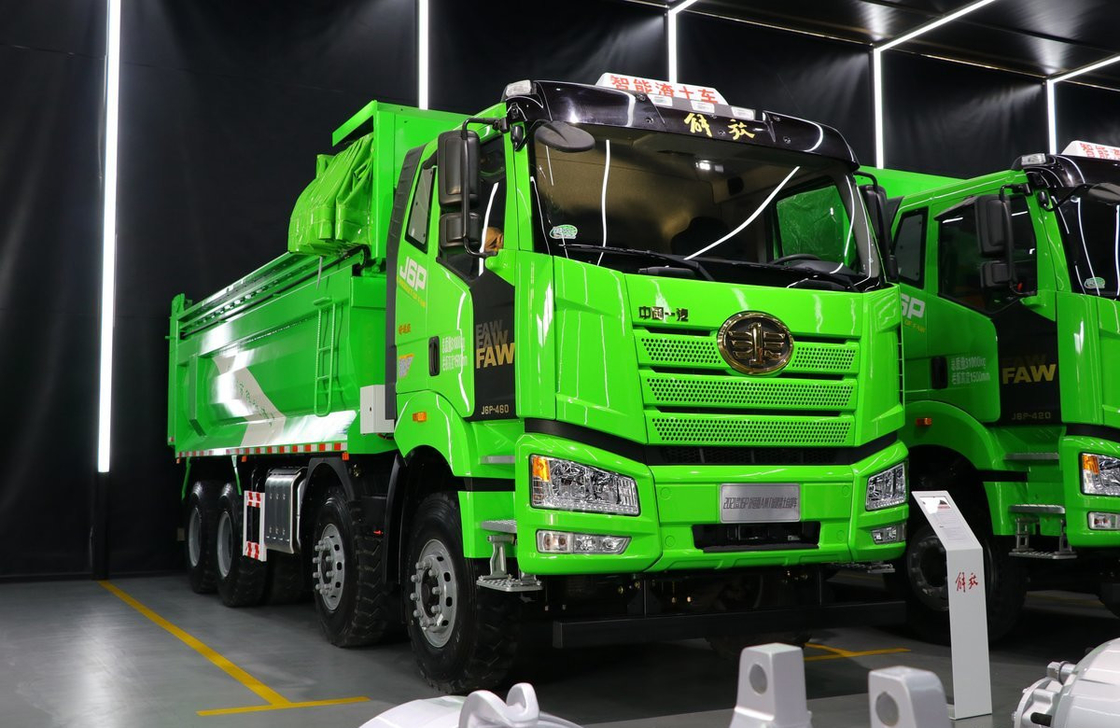 Camion usato Camion in vendita 12 pneumatici FAW J6P Camion a scarico CNG 460 CV Cabina a tetto piatto