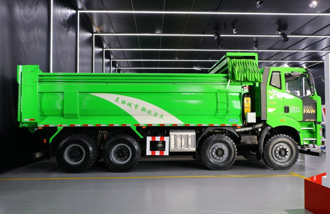 Camion usato Camion in vendita 12 pneumatici FAW J6P Camion a scarico CNG 460 CV Cabina a tetto piatto