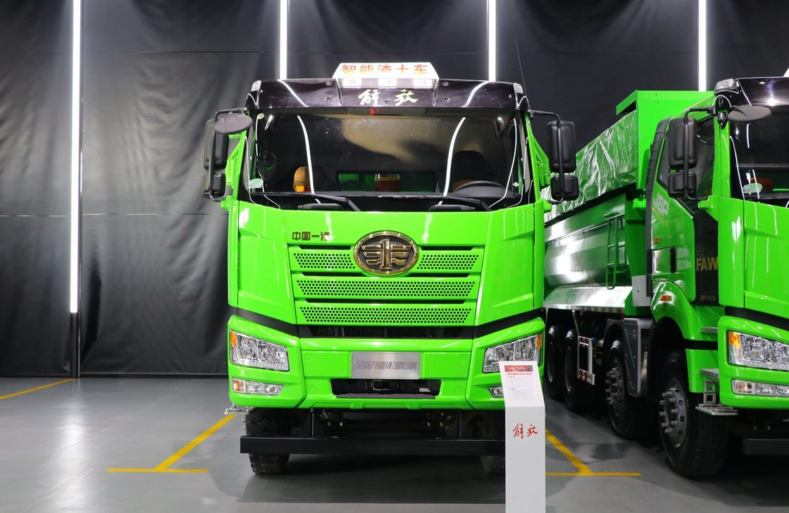 Camion usato Camion in vendita 12 pneumatici FAW J6P Camion a scarico CNG 460 CV Cabina a tetto piatto
