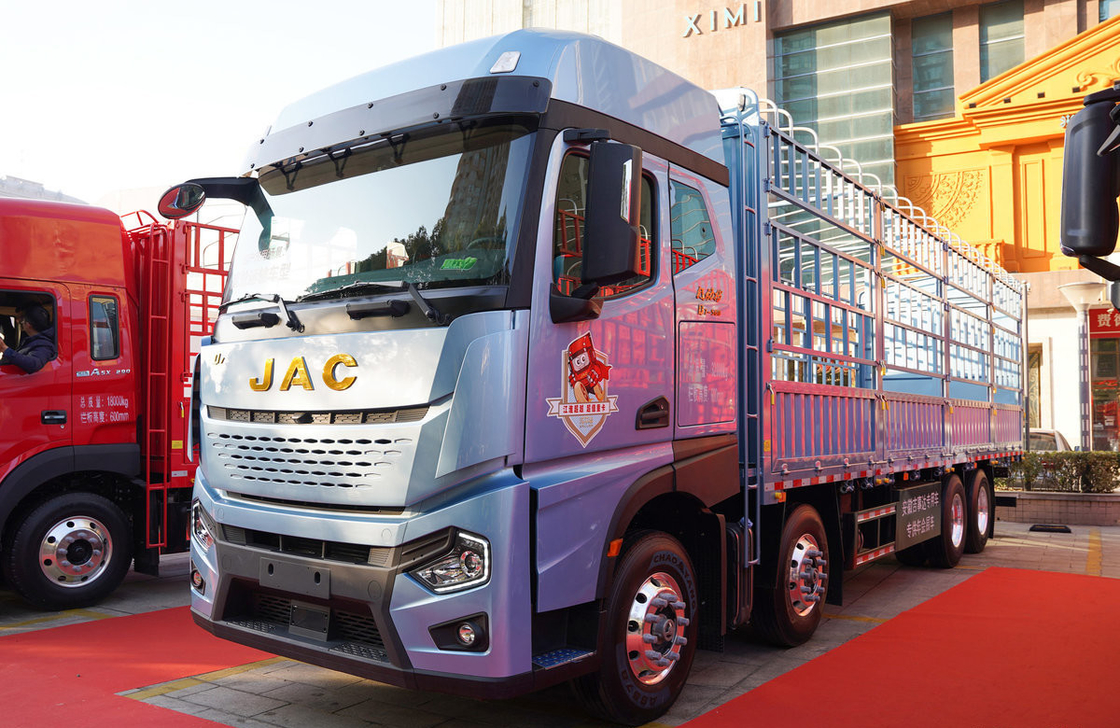 Camion di carico usato 8*4 JAC Fence Box 560hp Cummins Motore ZF Gearbox Cabina a tetto alto