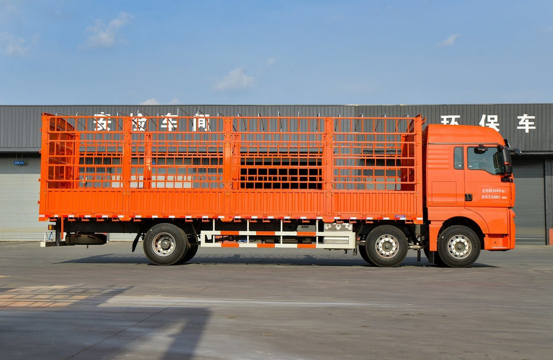 Usato Howo Cargo Truck SITRAK G7 Modello 6*2 Truck Truck Foglia molla 8,6 metri lunghe scatola