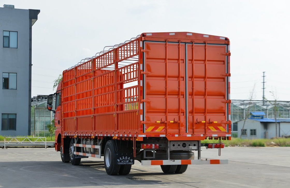 Usato Howo Cargo Truck SITRAK G7 Modello 6*2 Truck Truck Foglia molla 8,6 metri lunghe scatola