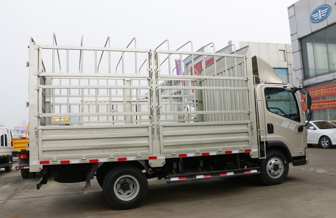 Camion usato per il trasporto di merci di tipo Faw Champagne Color 4*2 Fence Camion per il trasporto di merci di tipo Faw 4 Metri Box Cabina piatta