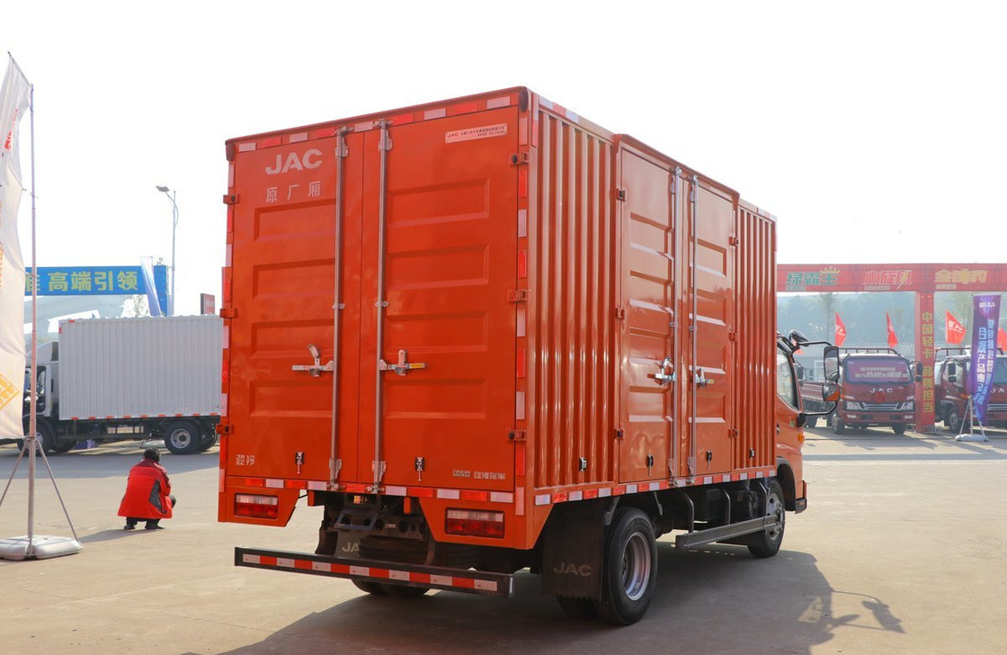 Camionetto leggero utilizzato con carico di 8 tonnellate JAC V6 Manuale a singolo asse 300L Capacità petroliera
