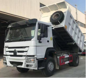 Howo Trucks in vendita Ghana carico 16 tonnellate 300hp molto potente manovra sinistra Euro 2