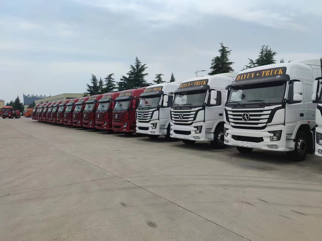 Trattori 6x4 Dayun Prime Mover CNG Portata di crociera 800 km Euro 3 Emissioni 400 CV