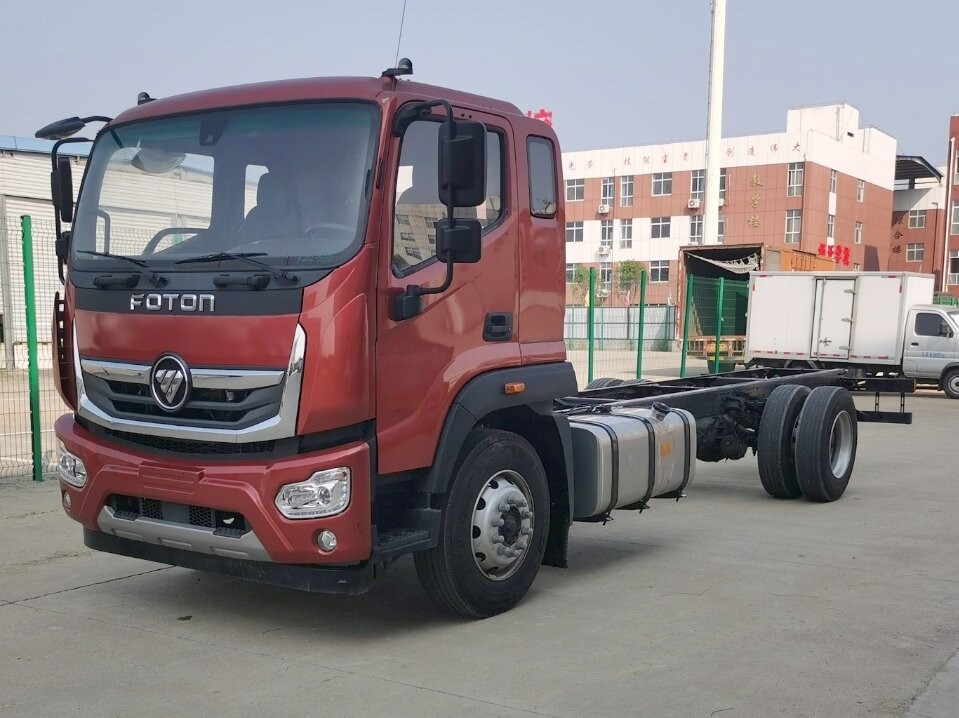 Chassis di camion da carico da 10 tonnellate 4*2 doppi pneumatici posteriori Euro 3 Motore Cummins 5150 passo
