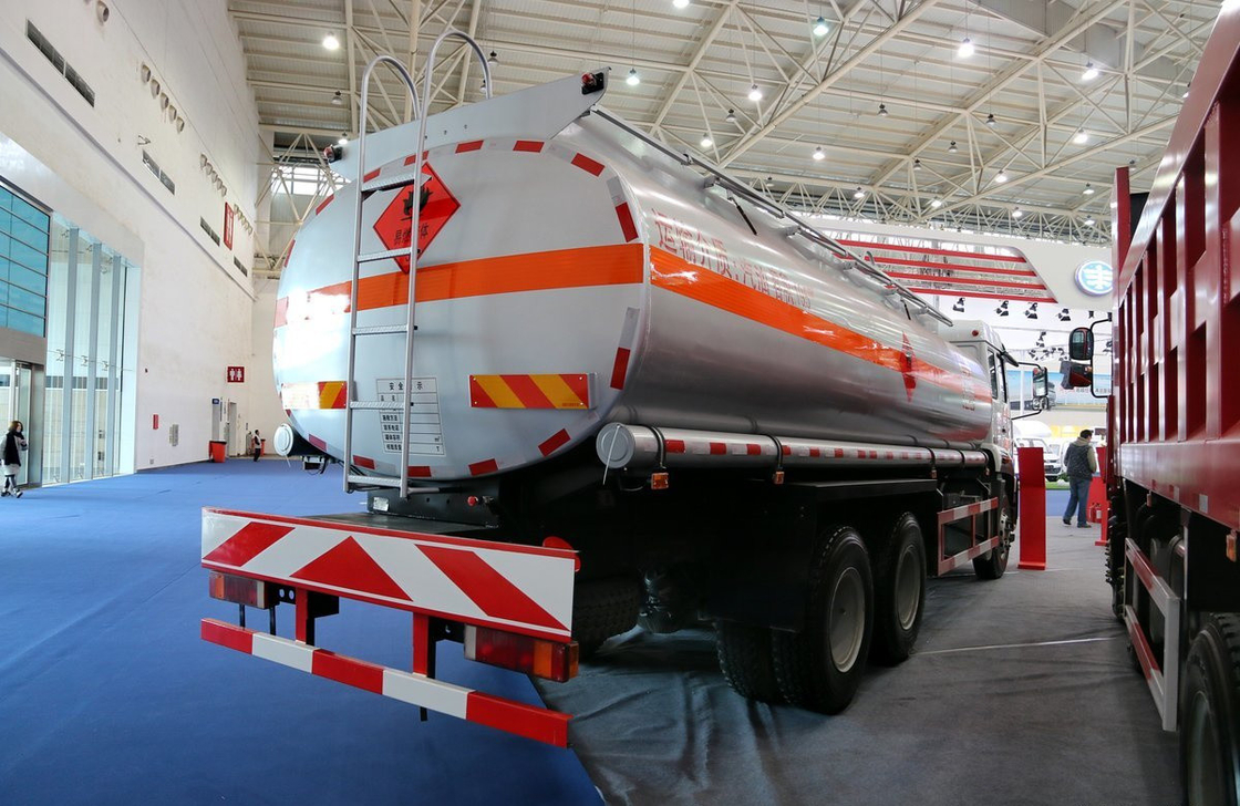 Camion petrolifero pesante Camion sinotruck 20m3 Camion petrolifero Leggio di alluminio MAN Flat Cab