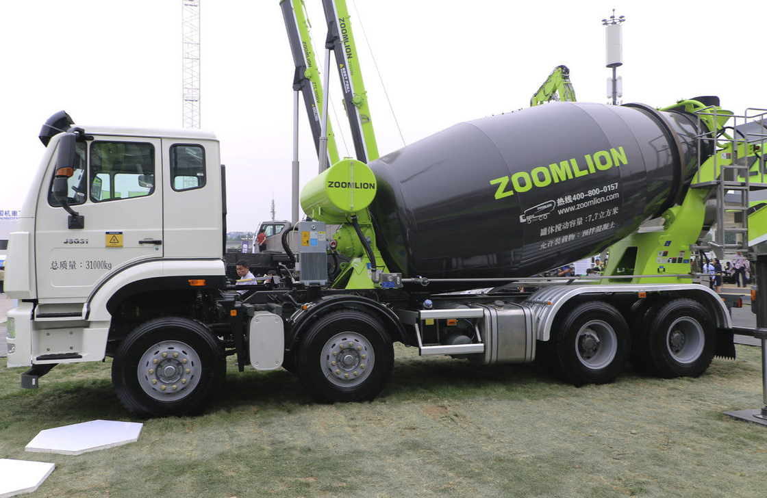 Camione miscelatore di cemento Ghana Hohan J5G 8*4 Chassis Zoomlion Tanker 8M3 Motore diesel 310 CV