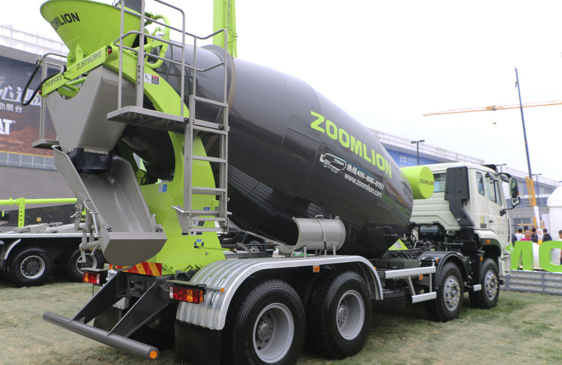 Camione miscelatore di cemento Ghana Hohan J5G 8*4 Chassis Zoomlion Tanker 8M3 Motore diesel 310 CV