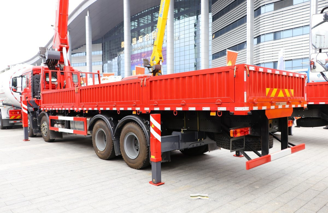 8x4 camion gru montato marchio cinese Howo 350hp Weichai Motore XCMG braccio Potenza forte