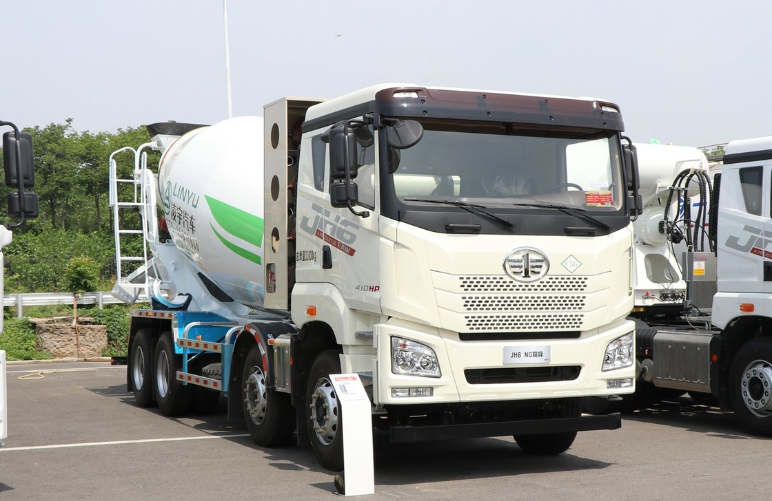 10m3 camion miscelatore di calcestruzzo Jiefang 8×4 miscelatore motore CNG 410hp Sei cilindri cabina piatta