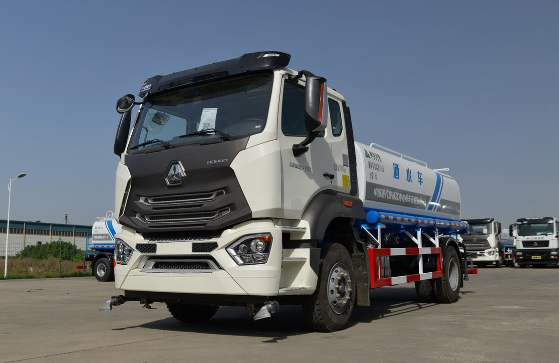Camion Sprinkler usato a singolo asse Sinotruck Hohan Modello 10 M3 Strada Spray Nuovo LHD