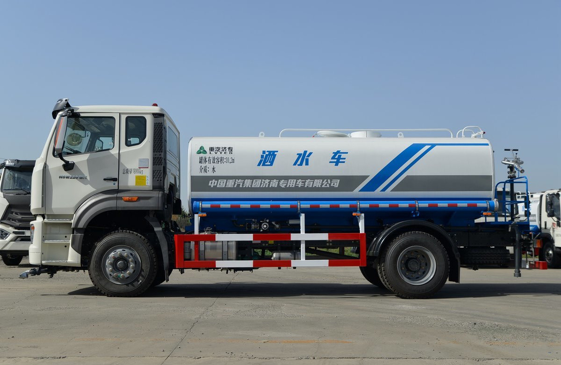 Camion Sprinkler usato a singolo asse Sinotruck Hohan Modello 10 M3 Strada Spray Nuovo LHD