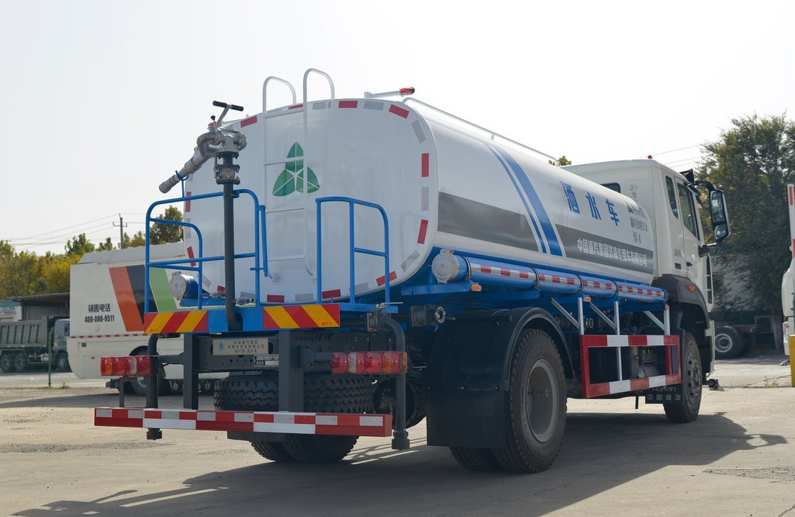 Camion Sprinkler usato a singolo asse Sinotruck Hohan Modello 10 M3 Strada Spray Nuovo LHD