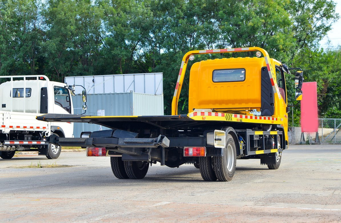 Camion a letto piatto Camion a rimorchio Howo 4*2 Piccolo camion a rimorchio Cabina singola Carico 2 tonnellate LHD/RHD