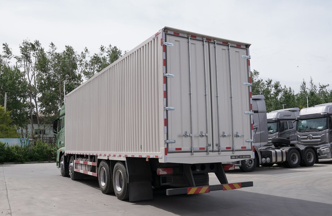 12 ruote Cargo Truck 8×4 Motore diesel 560 CV FAW Camion camion Van Box 20 tonnellate Capacità