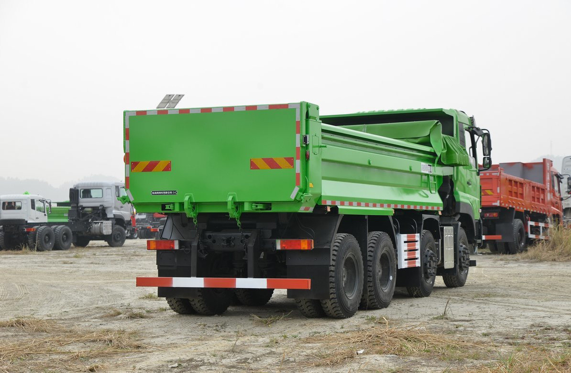Camion a gomma Donfeng usato Tianlong Cabina 8*4 Camion a gomma pesante 350 CV 5,6 metri Scatola