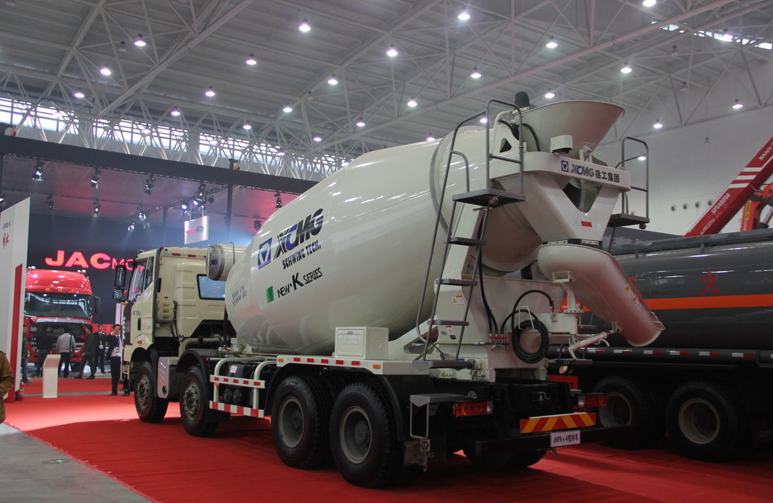 Camion per la miscelazione del calcestruzzo 6.5 cubic FAW 8×4 Mixer di cemento Euro 4 Single and Half Cabin LHD