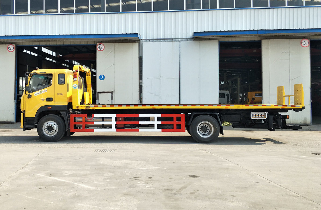 7 tonnellate di camion Foton Cummins Motore 210hp Letto piatto 4 * 2 modalità di guida 10,5 metri di lunghezza