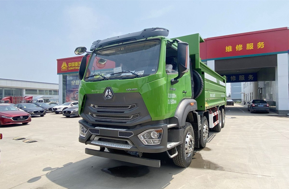 Howo 8x4 Dump Truck 340hp Trasporto rifiuti di costruzioni urbane 12 ruote