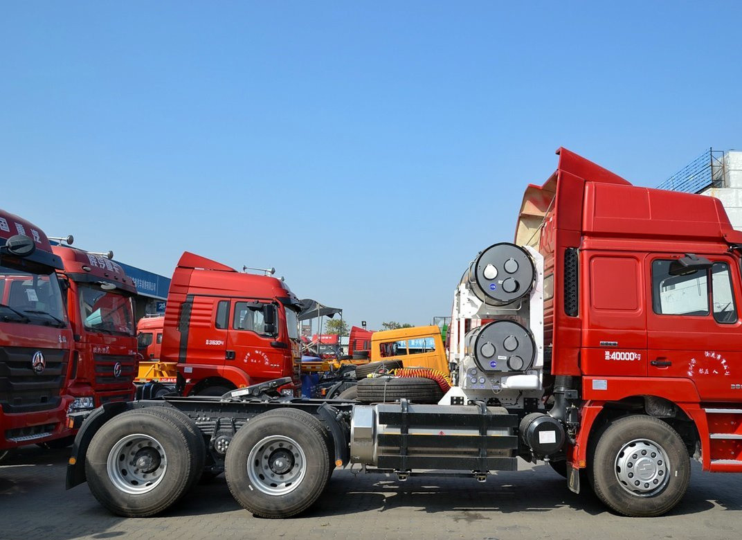 Shacman Truck Head 6*4 Drive Mode Cavallo trattore LNG Gran Gas Tanker 380hp Trasporto di carbone